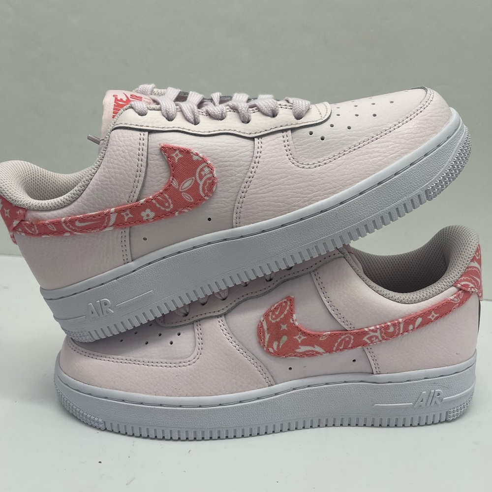 Nike Women W AIR FORCE 1 '07
PEARL PINK/CORAL CHALK-WHITE Pink Platform Sneakers - Picture 16 of 16